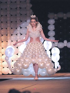 Balloon-Wedding-Decorations-1 Balloon Wedding Dress